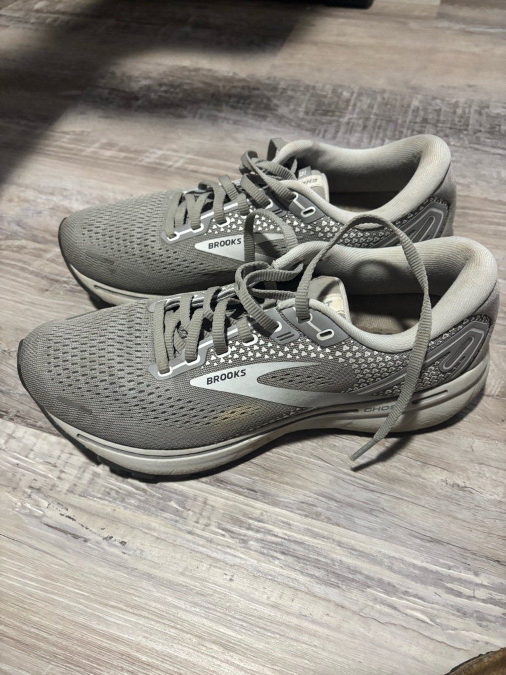 Brooks Ghost 14 Light Gray Mesh Running Sneakers Size 9 Women’s